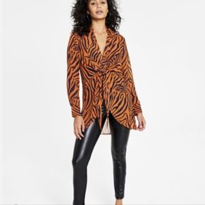 🧡 Orange and 💙 Navy zebra striped tie top. Sz - M